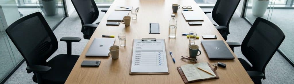 passif agressif table de réunion